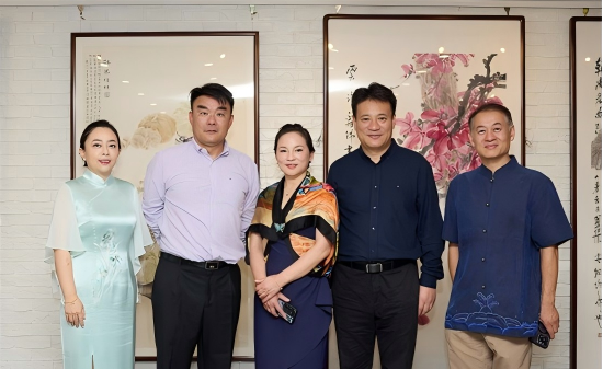 水墨穿越山海，楓葉見證真情 翟優樊蕾贈畫鬍子修參議員_fororder_640