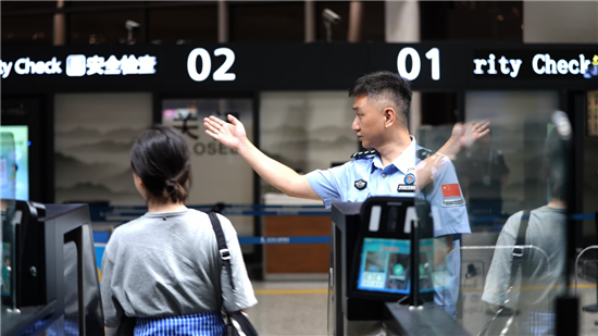 南京往返歐洲再添新選擇 南京邊檢全力護航_fororder_圖片2