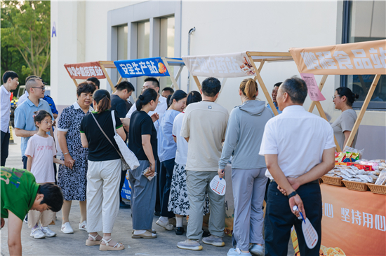 南通市通州區興東街道舉辦“青春心向黨 建功新時代”送戲進園區文藝匯演_fororder_圖片5