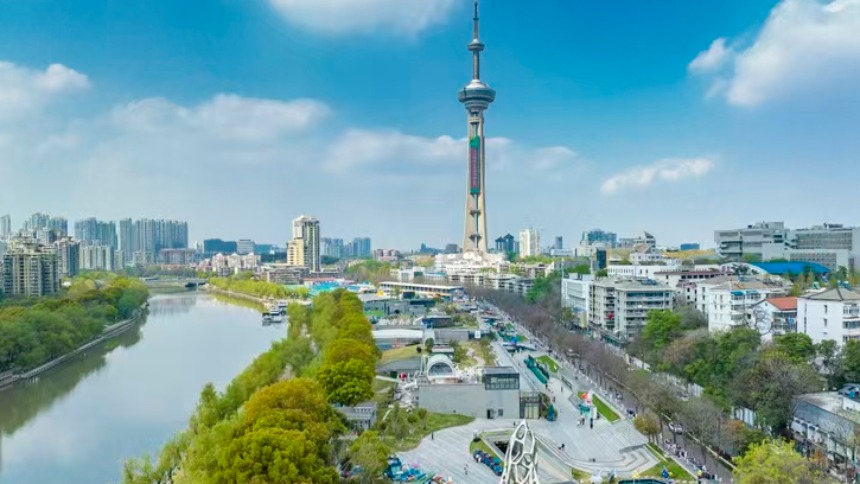 “文藝范”遇上“煙火氣”，外秦淮河變成“繁華的河”