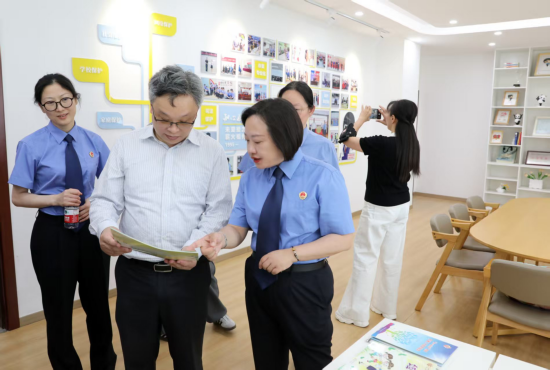 從“微光”到“星火” 江蘇省揚中市檢察院舉辦“知心姐姐”30年接力守護故事薈活動_fororder_圖片 2