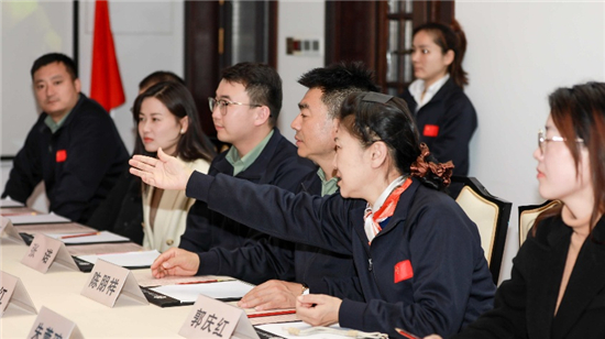 《沉默的榮耀》傳承家國情懷 英雄後代及陳寶倉飾演者那志東齊聚南京_fororder_圖片2