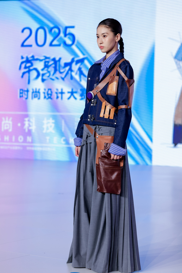 兩大秀場同日競艷 助推“時尚常熟”品牌再出圈_fororder_20251015_165011_009