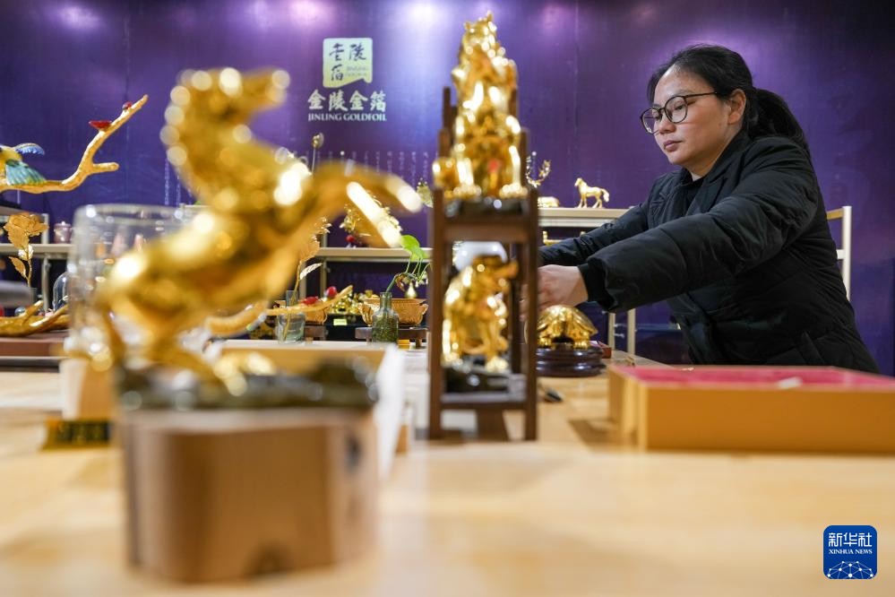 新春走基層丨江蘇南京：金箔煥彩 策馬迎春_fororder_20260212_091420_004