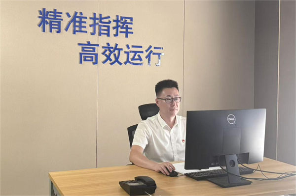 東航江蘇公司指揮長叢金山：爭做運行保障的“排頭兵”_fororder_2