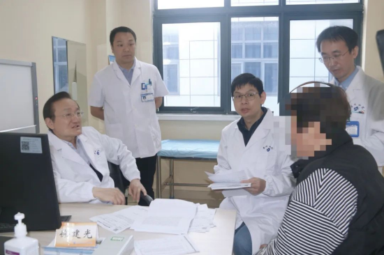 上海市醫學專家團公益義診活動走進泰州四院_fororder_圖片 2