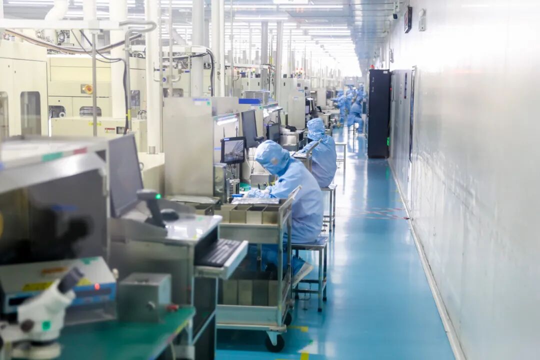 42米巨屏裏的江北