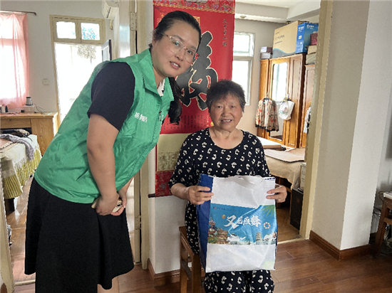 鹽城亭湖區燕舞康養送清涼 入戶關懷暖人心_fororder_圖片11