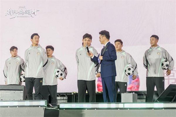 近4萬觀眾共赴盛宴 常州“東方之夜”讓熱血足球與平凡英雄共繪城市新篇_fororder_15