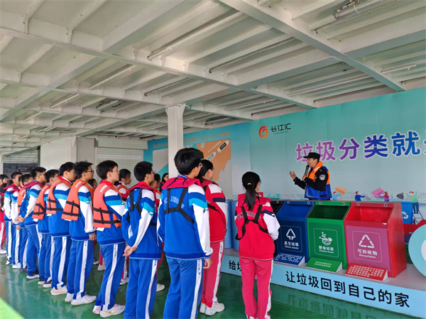 金陵中學南京仙林分校新團員代表走進長航沿江所開展實踐教育_fororder_5
