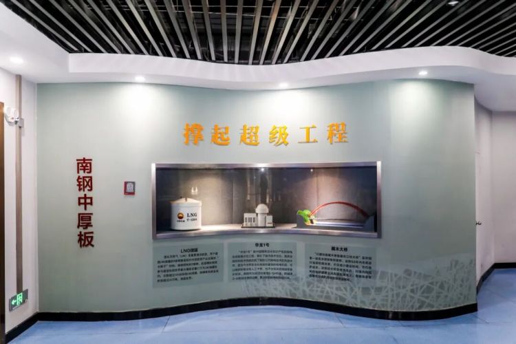 42米巨屏裏的江北