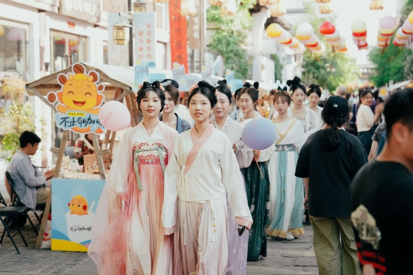 “啡”常好玩 南京熙南裏街區以“咖啡+”拉動“五一”文旅消費_fororder_圖片27_副本