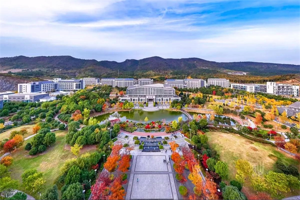 就業率98% “大V進校園 ‘鏡’説省交院”走進江蘇省交通技師學院_fororder_微信圖片_20250530151727