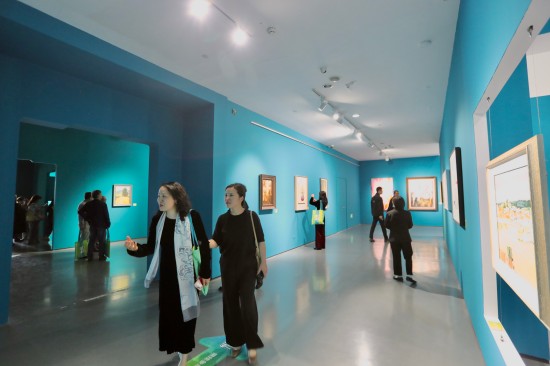 “江南如畫”—中國油畫作品展（2025）在蘇州美術館開幕_fororder_市民觀展3