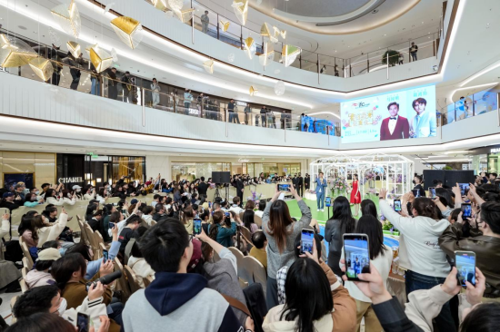 香港演員馬國明&胡鴻鈞現身南京ifc商場出席春日星光見面會分享最新作品_fororder_圖片 4