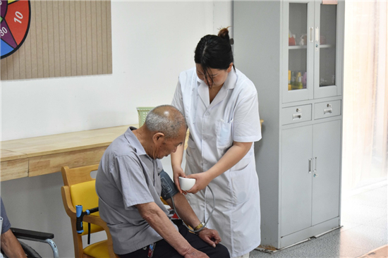 醫康養護學樂 泰州興化戴南區域養老中心念活養老“六字經”_fororder_圖片2
