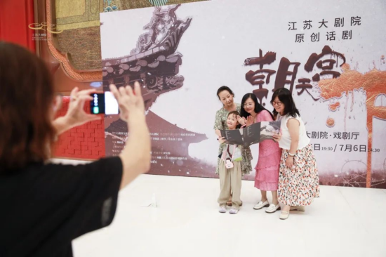 致敬文明守護者 話劇《朝天宮下》復排首演再現故宮文物南遷崢嶸歲月_fororder_圖片 3