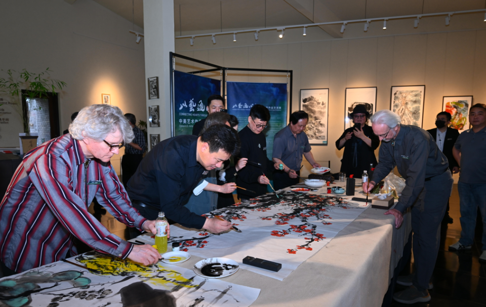 “以藝通心——中美藝術作品交流展”成功開幕