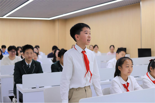 把教室搬進“太空” 別樣思政課亮相東南大學_fororder_44