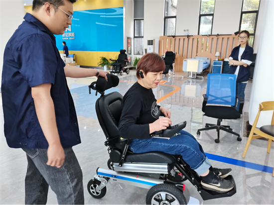 科技助殘智享生活 南京市棲霞區肢殘人協會開展生活技能訓練營活動_fororder_圖片1