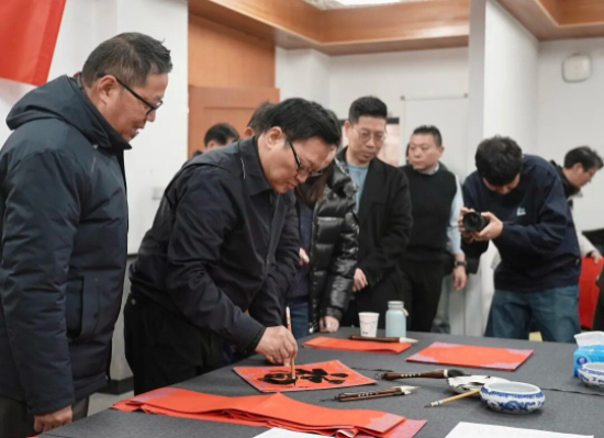 紅韻鑄魂墨香傳福——馬年迎春送福活動深耕寧海中學，賦能學子成長與文化傳承_fororder_IMG_3934