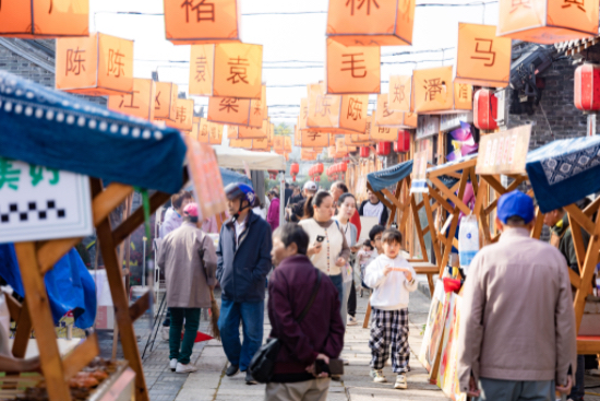 ​南通崇川：唐閘古鎮花卉市集啟幕 “花”式解鎖秋日消費新場景_fororder_IMG_9988