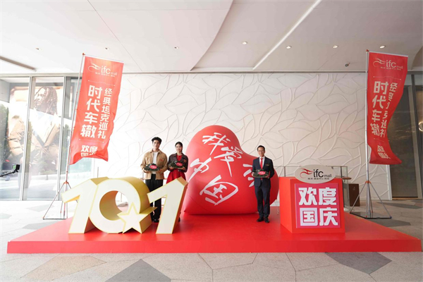 硬核科技邂逅商業空間 南京ifc商場坦克模型展成國慶中秋雙節打卡新地標_fororder_28