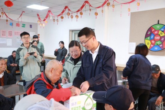 溫馨重陽節 江蘇“興達藍”慰問“夕陽紅”_fororder_圖片 2