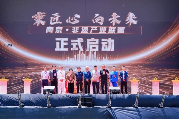 中國製造金陵金箔屹立世界 發展70載老功臣老藝人登臺亮相_fororder_圖片2_副本