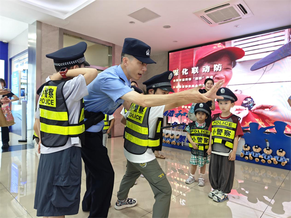 南通市公安局崇川分局和平橋派出所舉辦警營開放日助力兒童安全教育_fororder_4