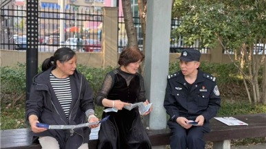 南通市公安局崇川分局和平橋派出所組織民警反詐反謠宣傳活動