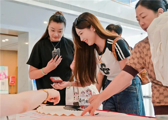 第六屆海內外京劇梅派票友展演暨2025江蘇省戲曲票友薈萃活動璀璨啟幕_fororder_79f7ff5650e6f1244375a798df7b1efd