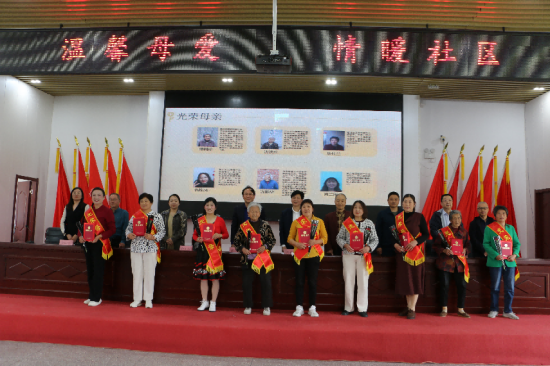 東臺市五烈鎮舉辦“溫馨母愛、情暖社區”母親節主題文明實踐活動_fororder_圖片 2