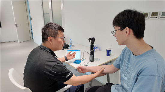 揚州大學醫學部暑期實踐：科技築夢 助殘同行_fororder_微信圖片_20250813095632
