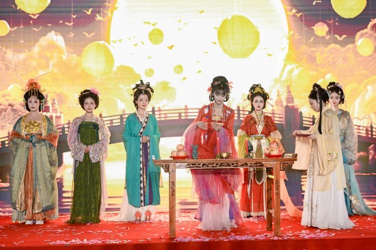 國風畫卷映湖畔 南京第二十屆莫愁煙雨文化展演聚焦婦女兒童心理健康_fororder_圖片 2