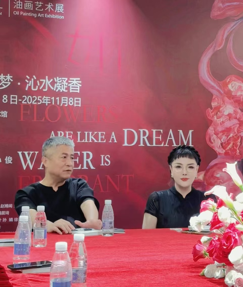 魏沁個展《曼麗紅——綺花如夢·沁水凝香》開幕