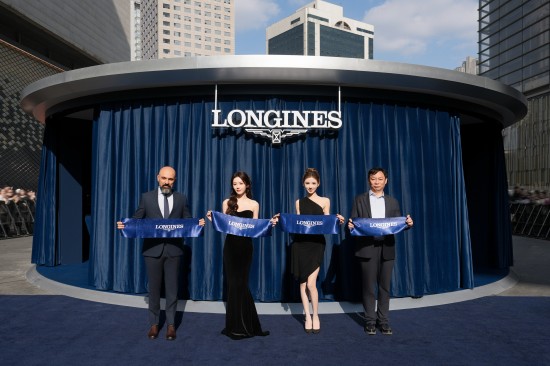 浪琴表南京快閃空間揭幕 演員蔡文靜、張予曦以“優雅態度”對話女性成長_fororder_圖片 1