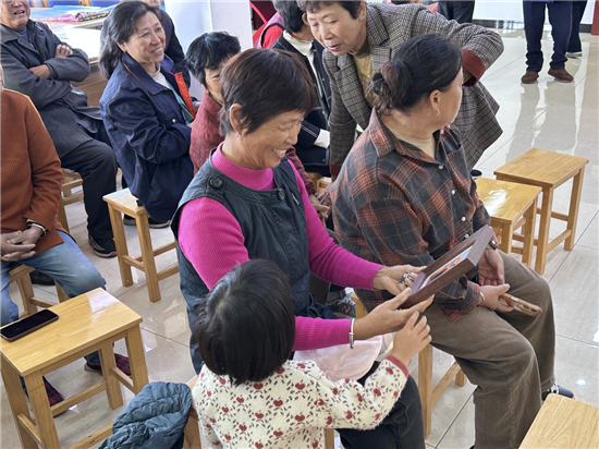 泰州姜堰張甸鎮：統戰力量暖重陽 AI技術喚青顏_fororder_圖片2