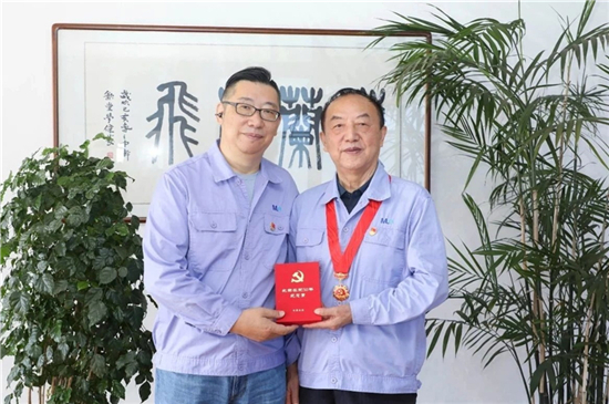 江蘇梅蘭集團周虎宏獲得“光榮在黨50年”紀念章_fororder_圖片2_副本