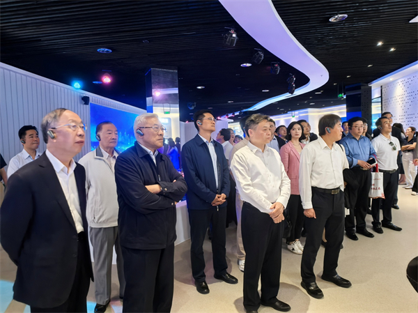 兩岸（泰州）新能源汽車産創融合對接會在靖江舉辦_fororder_8