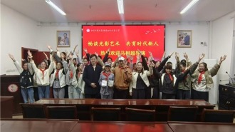 紅色基因滋潤紅領巾 著名導演馬樹超走進南通如皋江安鎮紅軍小學