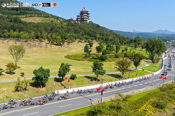 車輪丈量“世界山地花園”！2025環太湖賽開賽 全球22支頂尖車隊競速南京江寧_fororder_25