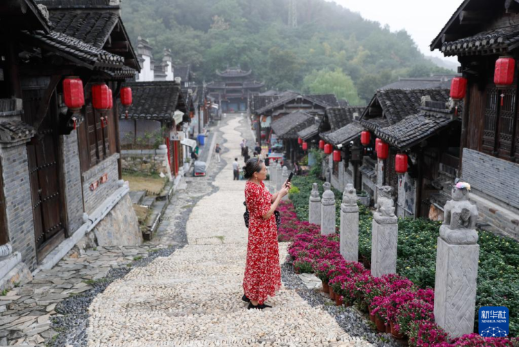 江蘇句容：寶華山下文旅熱_fororder_20250928_092658_001