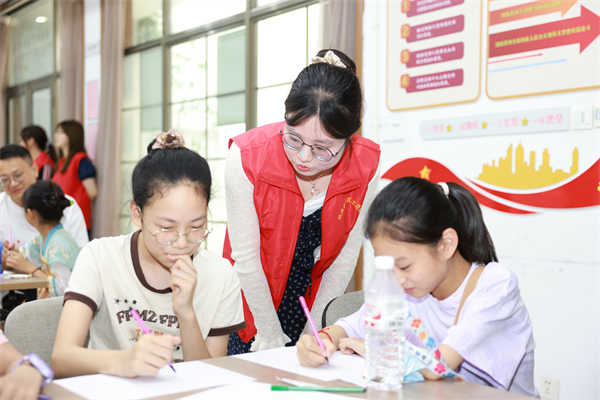 南京師範大學外國語學院實踐隊走進常州茶山街道開展紅色文化雙語課堂_fororder_21