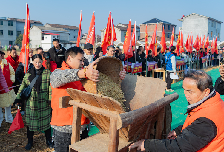 江西金溪舉辦首屆農民趣味運動會