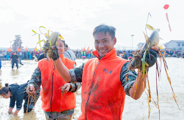 江西金溪舉辦首屆農民趣味運動會