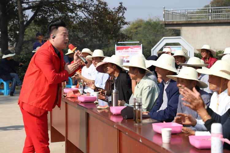 江西湖口：代表聯選民 情係夕陽紅 “一頓飯的陪伴”溫馨又長情