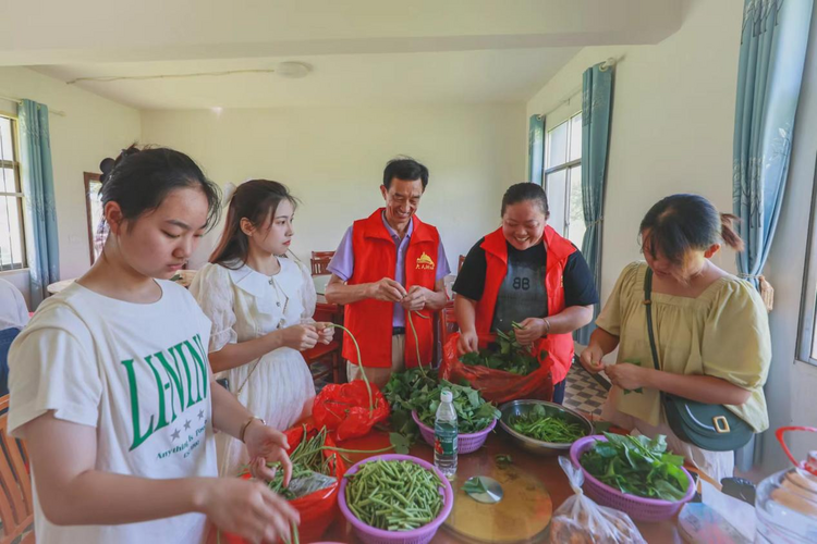 【萬千氣象看江西】江西湖口：一頓飯的陪伴 情暖老人心 清涼一夏天_fororder_圖片3