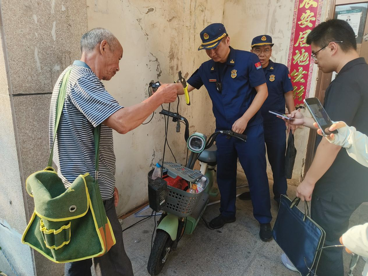 南昌安義縣“兩個整治”工作專班組織開展電動自行車安全隱患整治專項行動_fororder_圖片11