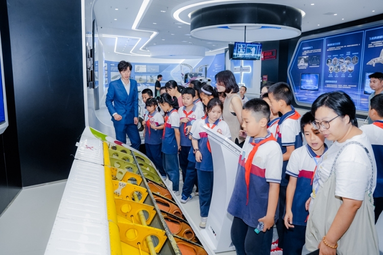“大手拉小手·共築國防夢” 南昌航空大學舉辦國防教育系列主題活動_fororder_微信圖片_20250602161742